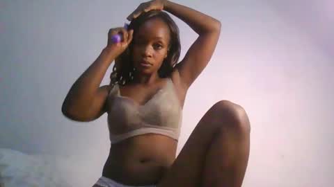 Snapshot of mailah chatting on 03/13/26, 01:01 Mailah online show from 03/13/26, 01:01