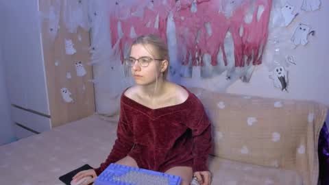 Your kitty online show from 12/03/24, 02:25