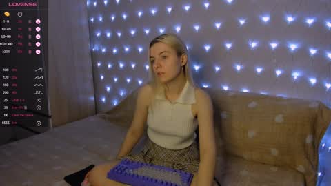 Your kitty online show from 12/25/24, 03:28