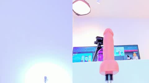 Snapshot of maily_zans chatting on 02/17/26, 08:15 Maily online show from 02/17/26, 08:15