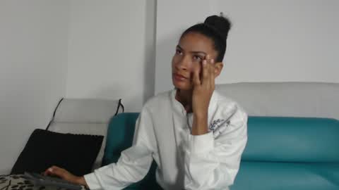 Snapshot of mailyn_gold chatting on 06/19/26, 11:47 mailyn_gold online show from 06/19/26, 11:47