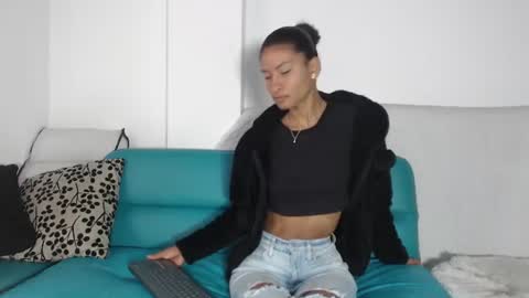 Snapshot of mailyn_gold chatting on 06/20/26, 11:57 mailyn_gold online show from 06/20/26, 11:57