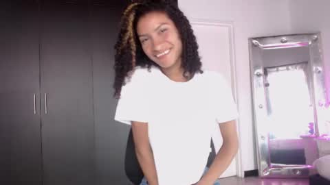 Snapshot of mailyn_gold chatting on 06/23/26, 12:47 mailyn_gold online show from 06/23/26, 12:47