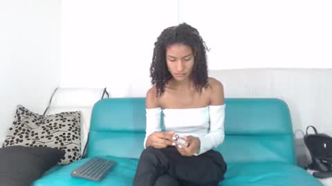 Snapshot of mailyn_gold chatting on 07/02/26, 12:00 mailyn_gold online show from 07/02/26, 12:00