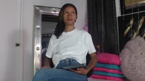 Snapshot of mailyn_gold chatting on 07/15/26, 12:21 mailyn_gold online show from 07/15/26, 12:21