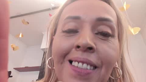 Snapshot of mailyn_jung_ chatting on 02/12/25, 02:43 Carolina Barrantes Munera online show from 02/12/25, 02:43