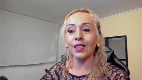 Snapshot of mailyn_jung_ chatting on 09/12/25, 11:21 Carolina Barrantes Munera online show from 09/12/25, 11:21