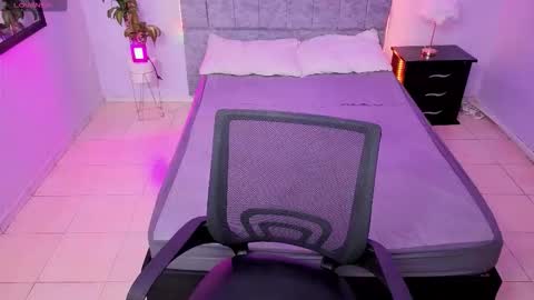 MAITE STONE1 online show from 12/20/25, 03:24