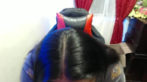 Hello friends Im on another account    online show from 01/11/25, 04:38