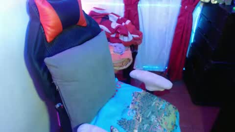 Hello friends Im on another account    online show from 02/09/25, 12:49