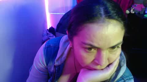 Hello friends Im on another account    online show from 02/13/25, 01:40