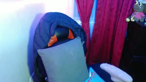 Hello friends Im on another account    online show from 02/13/25, 05:16