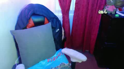 Hello friends Im on another account    online show from 02/14/25, 10:49