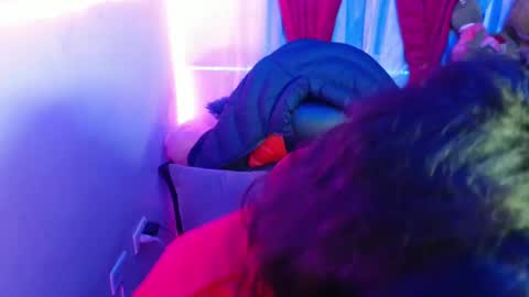 Hello friends Im on another account    online show from 02/18/25, 01:21