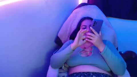 Hello friends Im on another account    online show from 02/22/25, 05:34