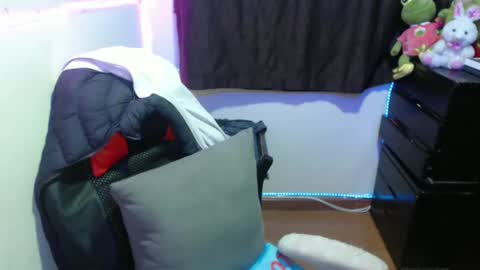 Hello friends Im on another account    online show from 03/02/25, 03:24