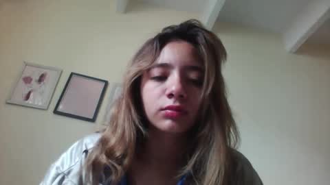 Snapshot of majo_gomezz chatting on 09/26/25, 03:27 majo_gomezz online show from 09/26/25, 03:27