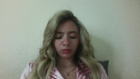 majo_gomezz online show from 12/22/25, 02:52