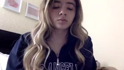 majo_gomezz online show from 05/18/26, 02:51
