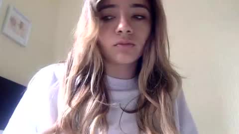 Snapshot of majo_gomezz chatting on 06/18/26, 03:38 majo_gomezz online show from 06/18/26, 03:38