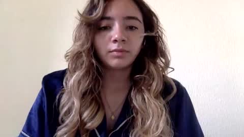 Snapshot of majo_gomezz chatting on 06/25/26, 04:00 majo_gomezz online show from 06/25/26, 04:00