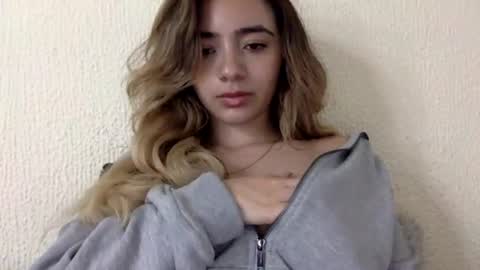 Snapshot of majo_gomezz chatting on 07/14/26, 02:05 majo_gomezz online show from 07/14/26, 02:05