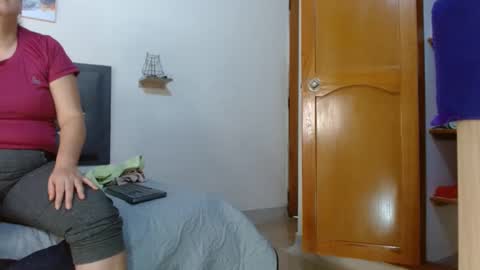 Snapshot of majo_leal_ chatting on 12/12/24, 11:07 majo online show from 12/12/24, 11:07