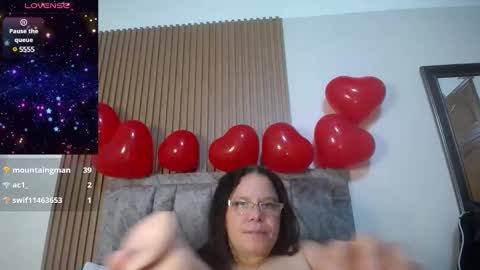 Snapshot of majo_leal_ chatting on 02/18/25, 02:59 majo online show from 02/18/25, 02:59