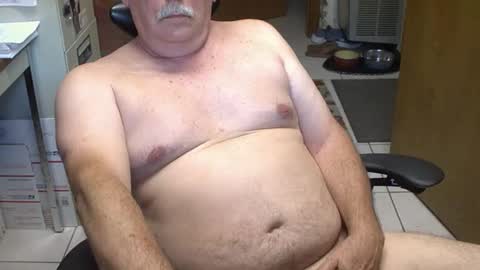 Snapshot of majormike34 chatting on 04/19/26, 08:55 majormike34 online show from 04/19/26, 08:55