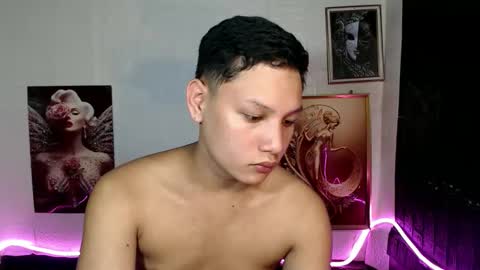 Snapshot of makehugecock chatting on 09/22/25, 06:37 makehugecock online show from 09/22/25, 06:37