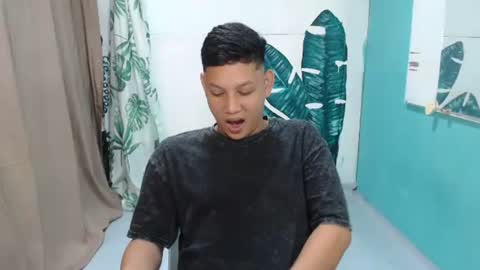 Snapshot of makehugecock chatting on 10/27/25, 08:13 makehugecock online show from 10/27/25, 08:13