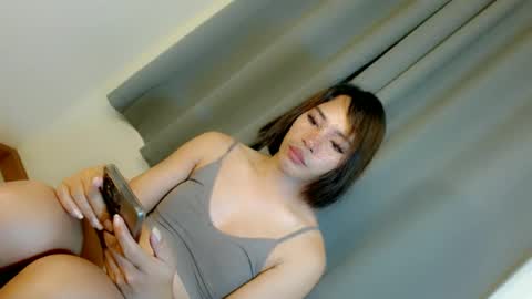 Snapshot of makeit_reyn chatting on 06/23/26, 06:50 Reyn online show from 06/23/26, 06:50