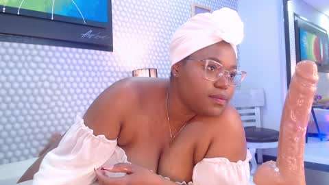 Snapshot of makena_gh chatting on 01/23/25, 09:50 makena online show from 01/23/25, 09:50