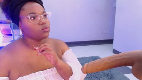 Snapshot of makena_gh chatting on 01/30/25, 03:22 makena online show from 01/30/25, 03:22