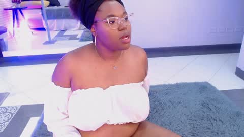 Snapshot of makena_gh chatting on 01/30/25, 06:24 makena online show from 01/30/25, 06:24