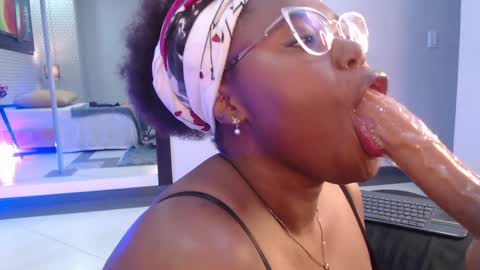 Snapshot of makena_gh chatting on 01/31/25, 09:27 makena online show from 01/31/25, 09:27