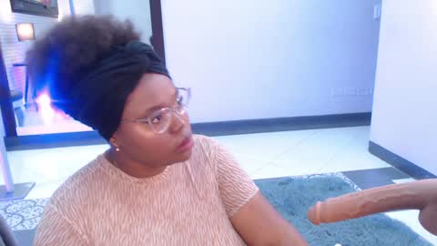 Snapshot of makena_gh chatting on 02/01/25, 02:47 makena online show from 02/01/25, 02:47