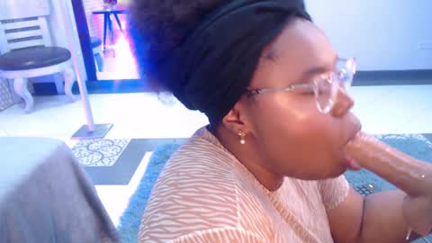 Snapshot of makena_gh chatting on 02/01/25, 05:49 makena online show from 02/01/25, 05:49