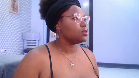 Snapshot of makena_gh chatting on 02/05/25, 03:23 makena online show from 02/05/25, 03:23