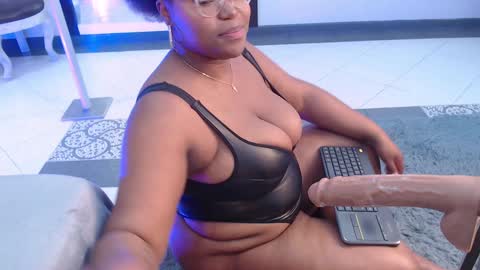 Snapshot of makena_gh chatting on 02/06/25, 09:11 makena online show from 02/06/25, 09:11