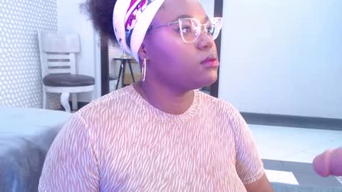 Snapshot of makena_gh chatting on 02/10/25, 03:03 makena online show from 02/10/25, 03:03