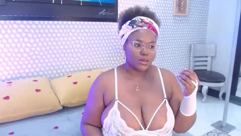 Snapshot of makena_gh chatting on 02/15/25, 03:20 makena online show from 02/15/25, 03:20