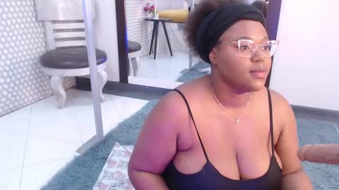 Snapshot of makena_gh chatting on 02/17/25, 03:04 makena online show from 02/17/25, 03:04