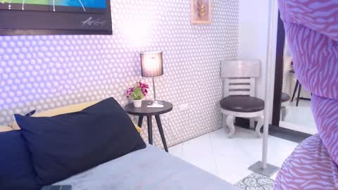 Snapshot of makena_gh chatting on 02/25/25, 03:31 makena online show from 02/25/25, 03:31