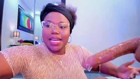 Snapshot of makena_gh chatting on 03/08/25, 06:21 makena online show from 03/08/25, 06:21