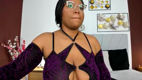 Snapshot of makena_gh chatting on 09/20/25, 03:51 makena online show from 09/20/25, 03:51