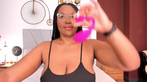 Snapshot of makena_gh chatting on 10/01/25, 04:18 makena online show from 10/01/25, 04:18