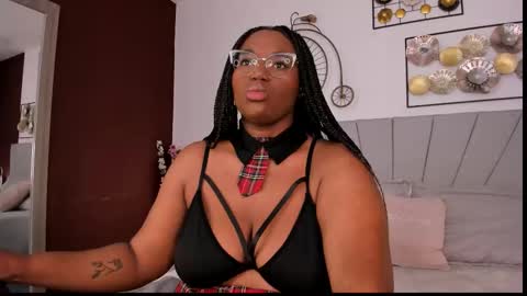 Snapshot of makena_gh chatting on 10/17/25, 03:42 makena online show from 10/17/25, 03:42