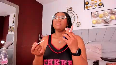 Snapshot of makena_gh chatting on 10/20/25, 03:40 makena online show from 10/20/25, 03:40