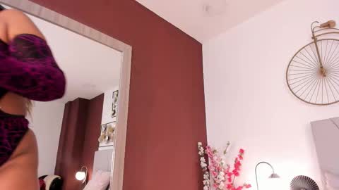 Snapshot of makena_gh chatting on 10/30/25, 04:14 makena online show from 10/30/25, 04:14